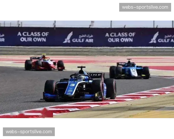 比赛期间，野生鹿群穿越赛道，车手紧急避让未影响赛事进程